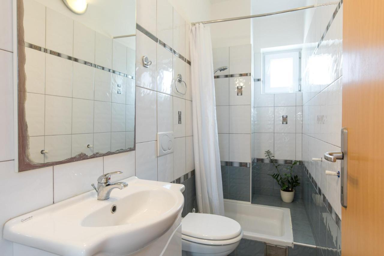 Apartment Cvijic Beige Punat Exterior foto